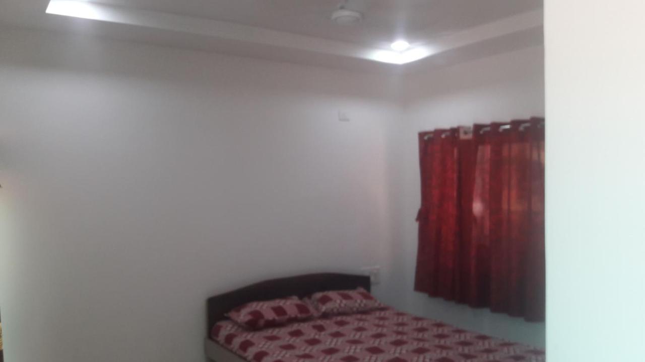 Chintamani Beach House Hotell Mālvan Eksteriør bilde