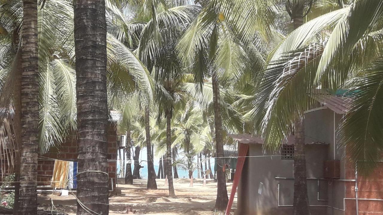 Chintamani Beach House Hotell Mālvan Eksteriør bilde