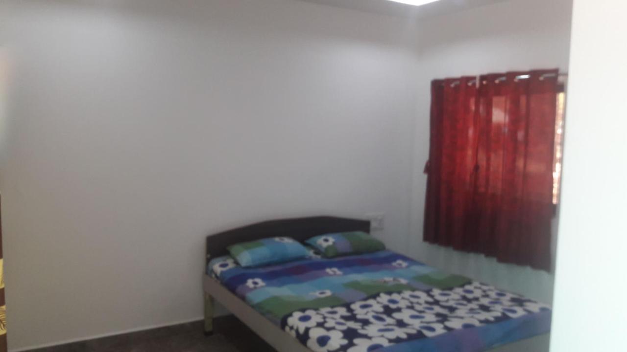 Chintamani Beach House Hotell Mālvan Eksteriør bilde